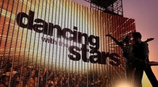 Ποιος συμμετέχων του Dancing with the Stars φοράει ροζ εσώρουχο;