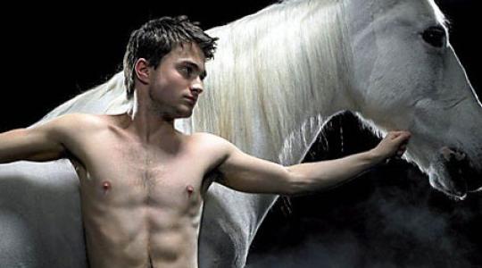 Ο Daniel Radcliffe νιώθει αμήχανα όταν βρίσκεται δίπλα σε γυναίκες!! Δείτε το video..