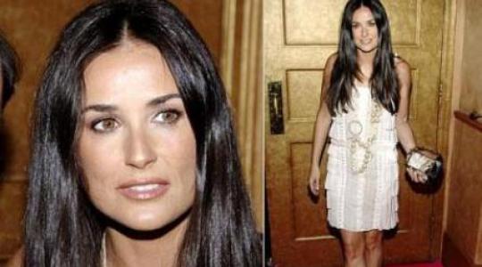 H Demi Moore έγραψε την αυτοβιογραφία της..