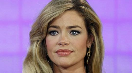 H καυτή Denise Richards με μπικινι