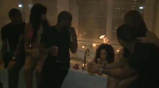Mοντέλο άρπαξε φωτιά ζωντανά σε πάρτυ του P.Diddy.. Δείτε το video
