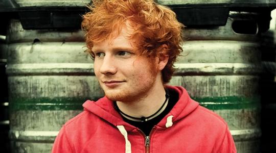 Δείτε τον Ed Sheeran να τραγουδάει το Sing, στα BBC Music Awards!
