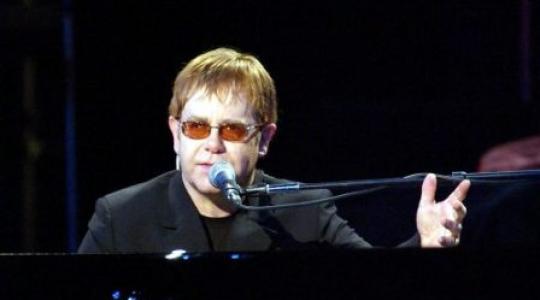 1.000.000 δολλάρια πήρε ο Elton John για να τραγουδήσει σε γάμο!