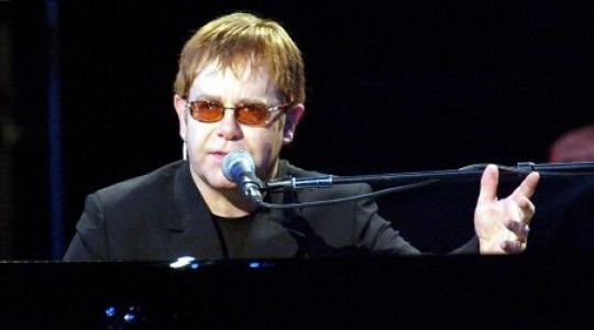 Elton John: “Οι σημερινοί στιχουργοί, είναι απαίσιοι”..!