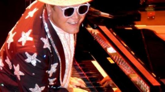 Ας πρόσεχε ο Elton John για να μην ακυρώνονταν τα show του το ένα μετά το άλλο..