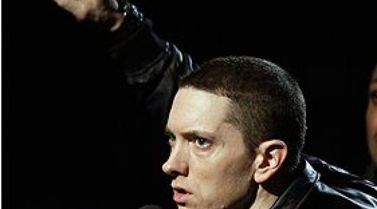 Ο Eminem προσλαμβάνει πορνοστάρ!!!