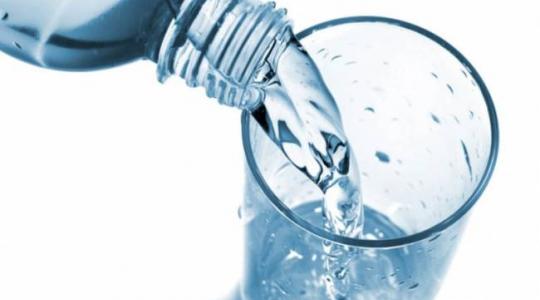 Γιατί πρέπει να πίνουμε κάθε πρωί νερό με άδειο στομάχι…