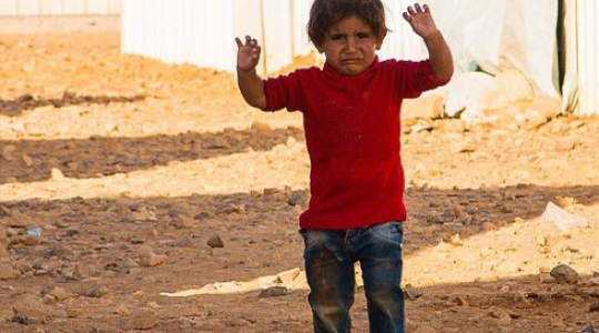 ΣΟΚ! Ένα ακόμη παιδί του πολέμου παραδίδεται στον φωτογράφο