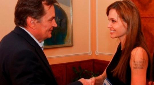 Angelina Jolie… Μετά από μοντέλο, ηθοποιός και πρέσβειρα καλής θελήσεως, τώρα και σκηνοθέτης…