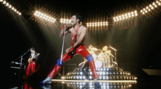 Happy Birthday Freddie Mercury. Ο μόνος που πέρα από αστέρι έγινε και αστεροειδής..
