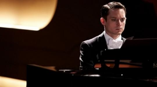 Πάλι σε θρίλερ ο Elijah Wood. Πρώτο διεθνές trailer για το «Grand Piano».