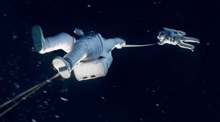 Ο George Clooney και η Sandra Bullock αντιμέτωποι με το διάστημα
