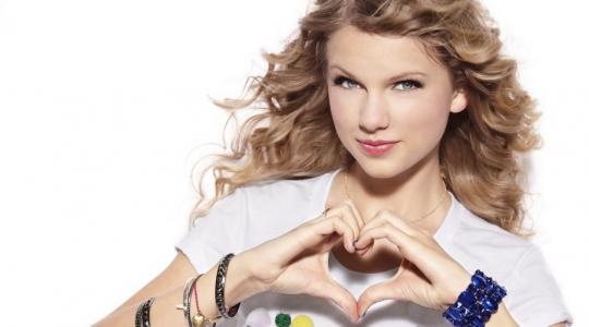 ΔΕΙΤΕ ΤΗΝ ΕΜΦΑΝΙΣΗ ΤΗΣ TAYLOR SWIFT ΣΤΟ ΑΜΕΡΙΚΑΝΙΚΟ X FACTOR!