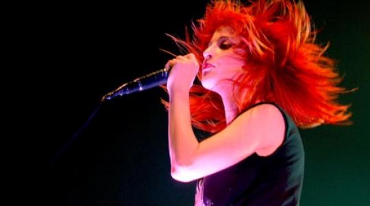 Ποιος “θάβει” την Hayley Williams των Paramore?