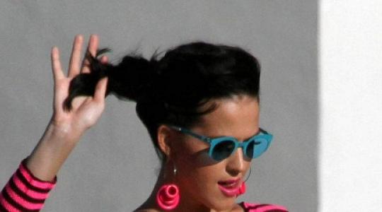 Katy Perry…. υπάρχει κάτι βαθύ στην νέα της φωτογράφηση..