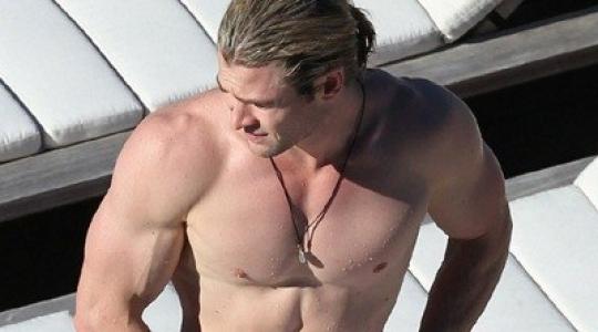 Ο Chris Hemsworth ή αλλιώς Thor κάνει μπάνιο….