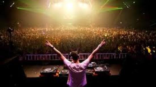 O Dj Tiesto παίζει μουσική σήμερα στην Ουτρέχτη της Ολλανδίας!!