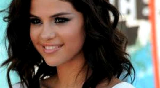 Η Selena Gomez τραγούδησε στα “Teen Choice Awards”…