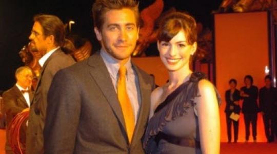 Δείτε το trailer της ταινίας “Love and other drugs” με τους Anne Hathaway και Jake Gyllenhaal..