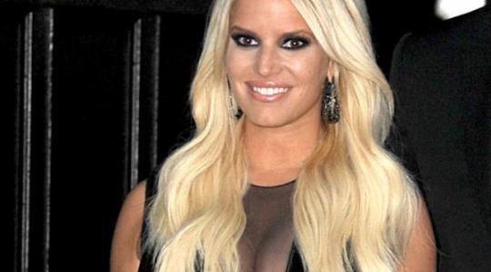 Η Jessica Simpson και το αβυσσαλέο ντεκολτέ