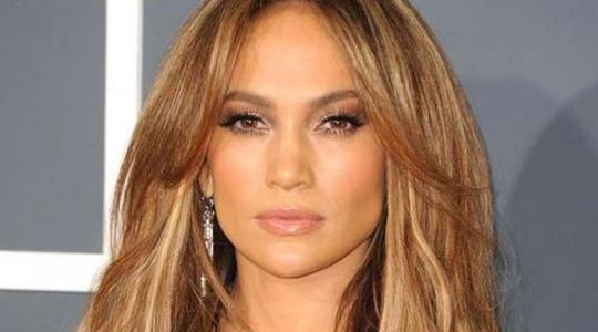 Με καυτό sexy Kορμάκι η Jennifer Lopez σε νέα φωτογράφιση