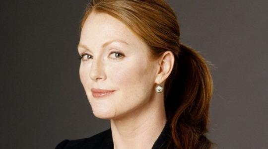 Δείτε μία απίστευτα sexy σκηνή της Julianne Moore… που βγάζει μάτια…!