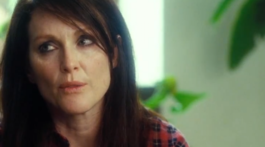 Η Julianne Moore είναι μια μητέρα πολύ ροκ στο trailer του «What Maisie Knew»