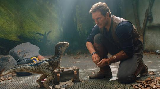 Ο Chris Pratt παίρνει συνέντευξη απ’το συνεργείο του Jurassic World