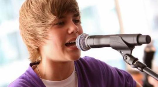 Video: Ο Justin Bieber τραγουδάει ζωντανά στο Jingle Bash στο Σικάγο!