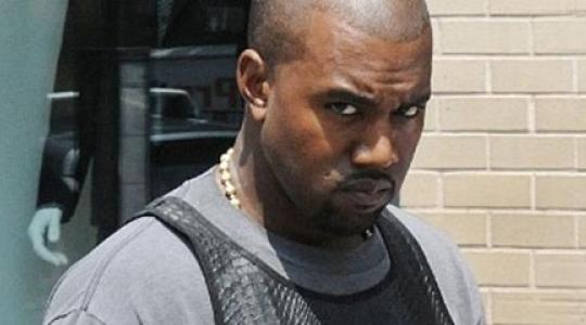 Τρέχει και δε φτάνει ο Kanye West με την κυκλοφορία sex tape με σωσία της Kardashian!