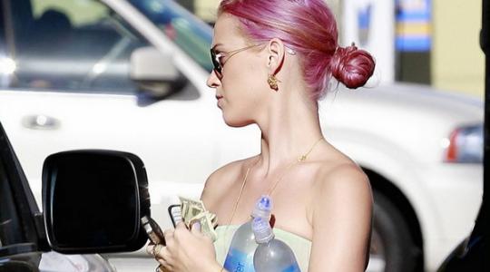 Θα μας τρελάνει η Katy Perry με το μαλλί της! Αυτή τη φορά τα έβαψε ροζ!