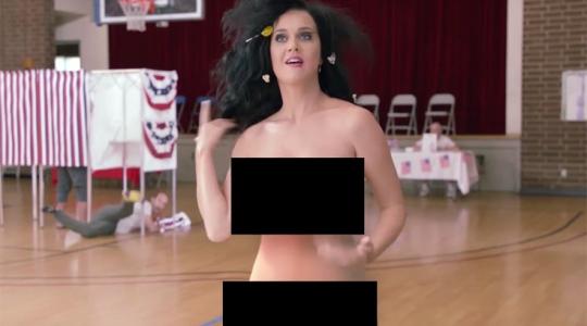 Ποια υποσυνείδητα μηνύματα; Προεκλογική εκστρατεία αλα Αμέρικα… Η Katy Perry γυμνή προς αναζήτηση ψηφοφόρων..