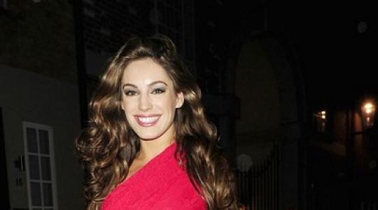 Το στήθος της Kelly Brook, βγήκε στην φόρα, και οι φωτογράφοι έκαναν party.!