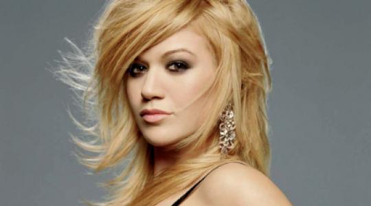 Δείτε την εμφάνιση της Kelly Clarkson στα iHeart Radio Music awards!