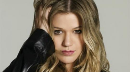 Η Kelly Clarkson έχει τον έλεγχο και νιώθει τέλεια…