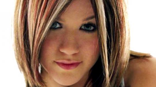 Ετοιμάζει την επιστροφή της η Kelly Clarkson…