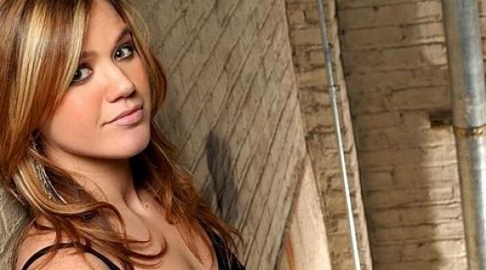 Video: Η Kelly Clarkson, τραγουδάει τον εθνικό ύμνο..