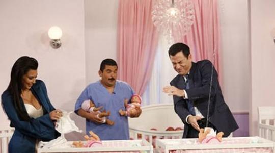 Jimmy Kimmel & Kim Kardashian ανταγωνίζονται στην “αλλαγή πάνας”