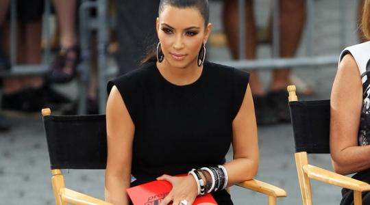 To “upskirt” ατύχημα της Kim Kardashian!