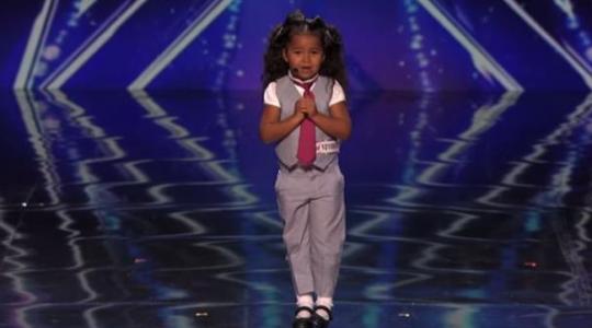 Η μικρή στο “Αμερική έχεις ταλέντο” τους ανατρίχιασε και σηκώθηκαν όρθιοι!(βιντεο)
