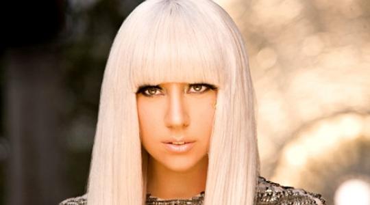 Lady Gaga: Φόρεσε ένα απλό νυφικό και πήγε στο πάρτι της Rihanna!!