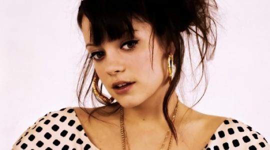 Lily Allen: “Συγνώμη αλλά είμαι έγκυος”..