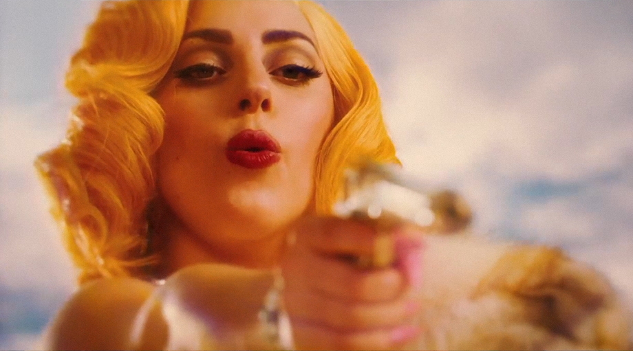 Όση Lady Gaga αντέχετε και το νέο της τραγούδι ‘Aura’ στο «Machete Kills» trailer