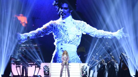 Η Madonna , η Ευτέρπη και ο Prince με τα ψηλοτάκουνα και τα διχτυωτά…
