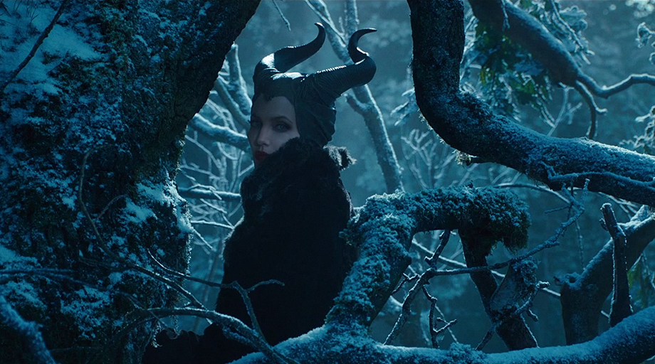 Η αφίσα του «Maleficent» με τη σατανική Angelina Jolie