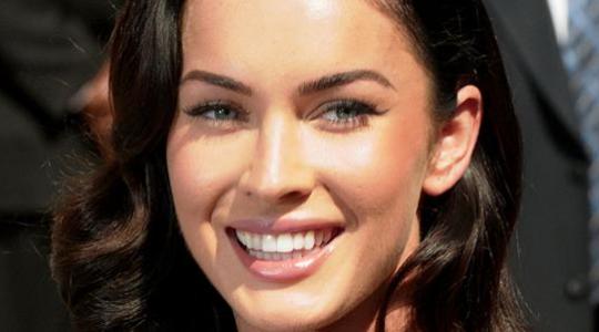 H MEGAN FOX ΣΕ ΝΕΑ ΔΙΑΦΗΜΙΣΗ… ΜΠΥΡΑΣ!