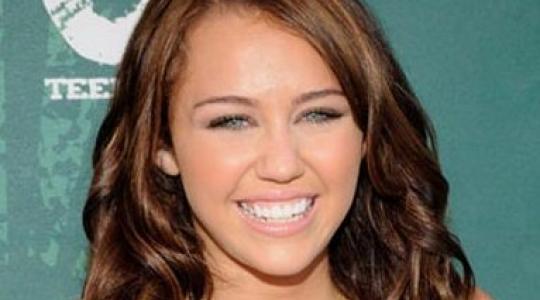 Miley Cyrus: Ανυπομονώ να ενηλικιώθω