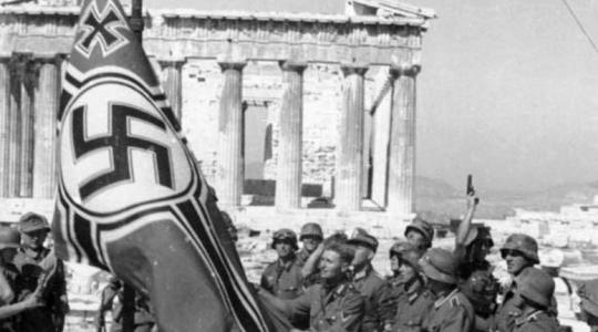 Η Bild διερωτάται: Μήπως οι Ελληνες πραγματικά δικαιούνται αποζημίωση;