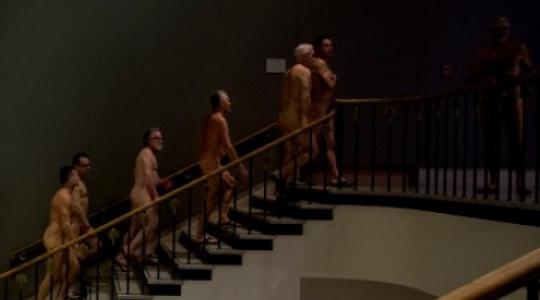 Γυμνή περιήγηση σε μουσείο του Καναδά… Εκτιμούν την γυμνή τέχνη όντας γυμνοί..