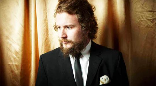 Zach Galifianakis plays in the new video-clip of My Morning Jacket, “Outta My System”